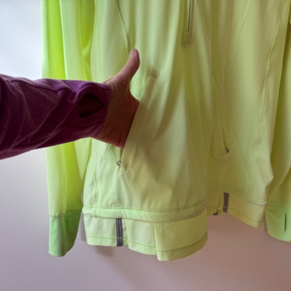 Lululemon Light Zipper HoodedJacket with Pleated Hem Sz. 10 - Picture 6 of 12